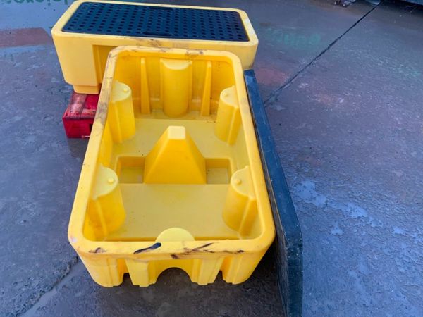 SPILL CONTAINMENT / DRIP TRAY PALLETS......... 377238577