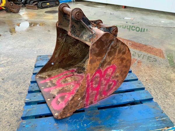 24" JCB DIGGING BUCKET......45mm PINS.......198w. 377238538