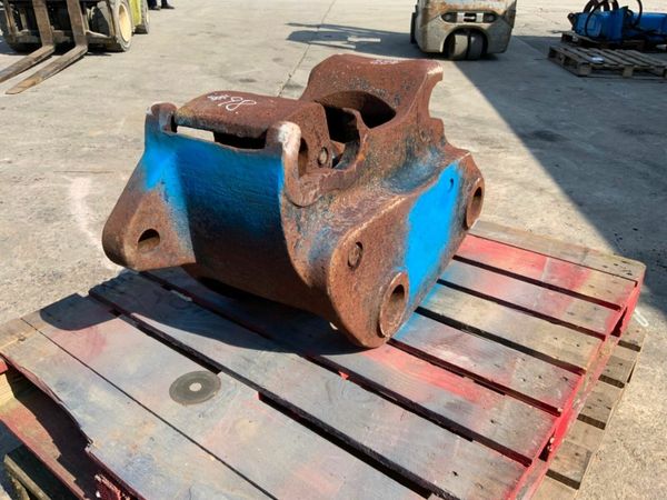 HYDRAULIC QUICK HITCH...80mm PINS......98mh. 377238704