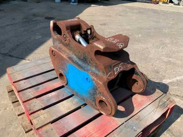 HYDRAULIC QUICK HITCH...80mm PINS......98mh. 377238706