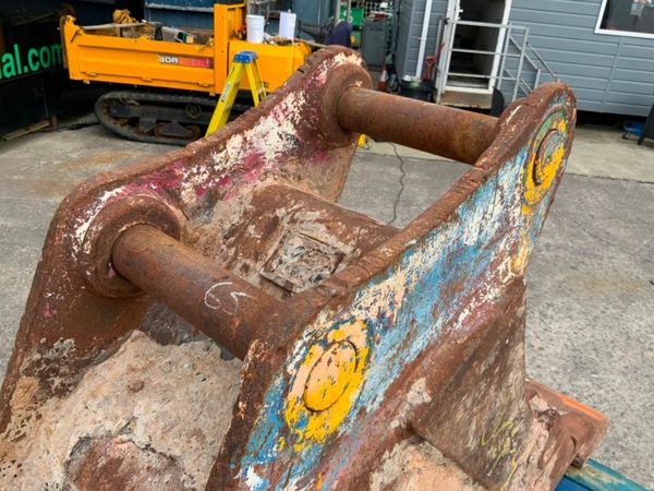 18" STRICKLAND BUCKET......65mm PINS......1199t. 377238850