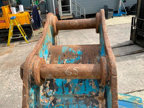 18" STRICKLAND BUCKET......65mm PINS......1199t. 377238855