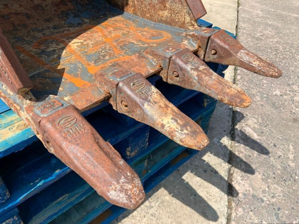 24" STRICKLAND BUCKET........45mm PINS.......1278t 377238947