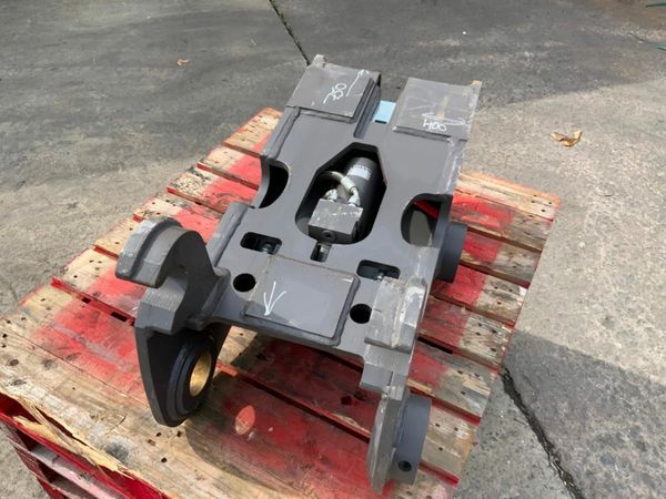 UNUSED VOLVO S1 TYPE QUICK HITCH.........7473. 377238960