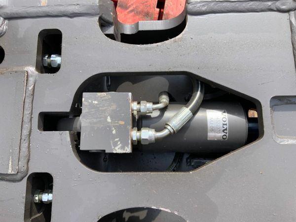 UNUSED VOLVO S1 TYPE QUICK HITCH.........7473. 377238973