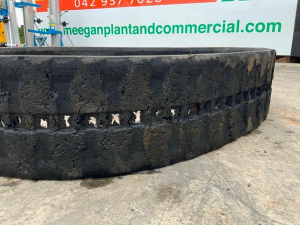 400 x 74 x 73 RUBBER TRACKS..........4823. 377239041