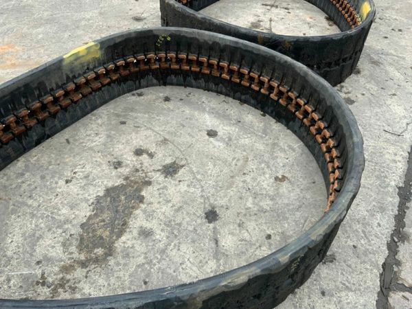 400 x 74 x 73 RUBBER TRACKS..........4823. 377239044