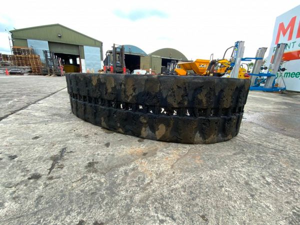 400 x 74 x 73 RUBBER TRACKS..........4823. 377239047