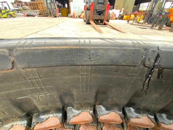 400 x 74 x 73 RUBBER TRACKS..........4823. 377239050