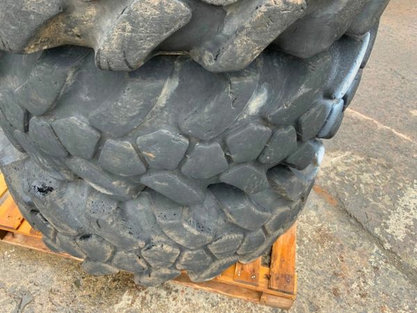 JCB SITE MASTER 15.5 x 25 TELEPORTER TYRES....4405 377239063