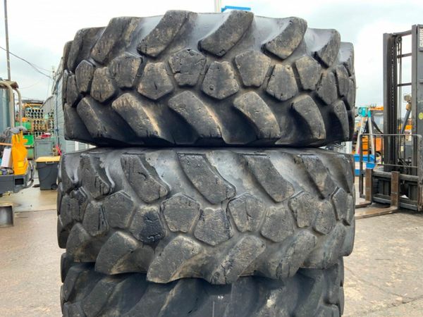 JCB SITE MASTER 15.5 x 25 TELEPORTER TYRES....4405 377239064