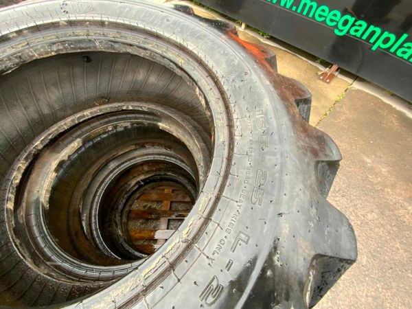 JCB SITE MASTER 15.5 x 25 TELEPORTER TYRES....4405 377239075