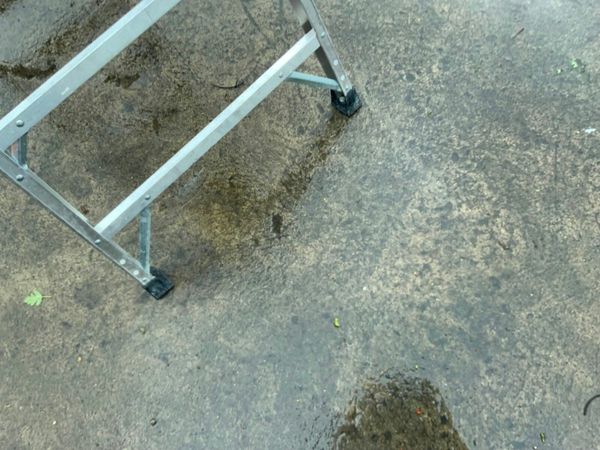 ALUMINIUM ACCESS PLATFORM LADDER.......443 / 2 377239013