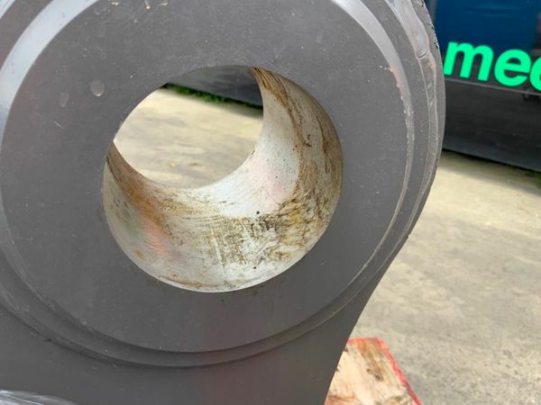 UNUSED VOLVO S2 TYPE HYDRAULIC Q/HITCH....7465. 377239032