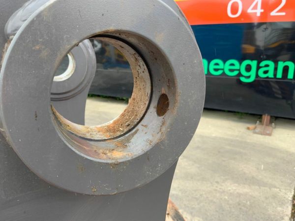 UNUSED VOLVO S2 TYPE HYDRAULIC Q/HITCH....7465. 377239033