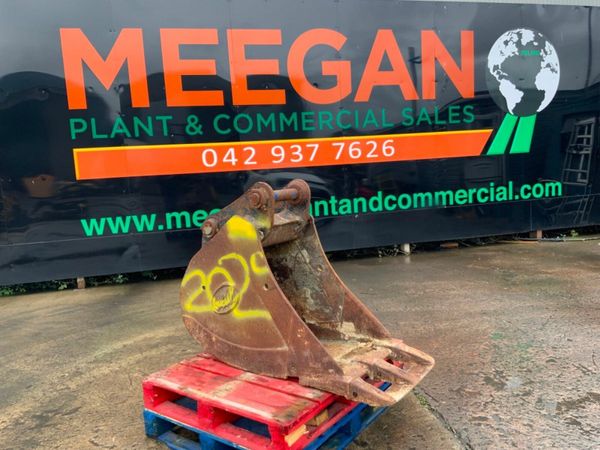 24" GEITH DIGGING BUCKET.......65mm PINS.......202 377239169