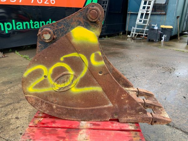 24" GEITH DIGGING BUCKET.......65mm PINS.......202 377239176