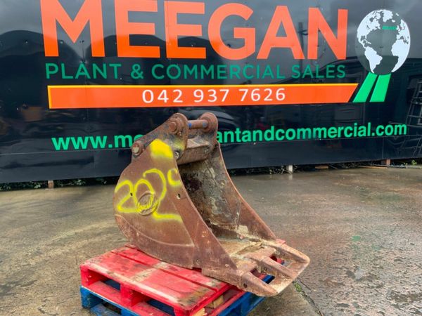 24" GEITH DIGGING BUCKET.......65mm PINS.......202 377239177