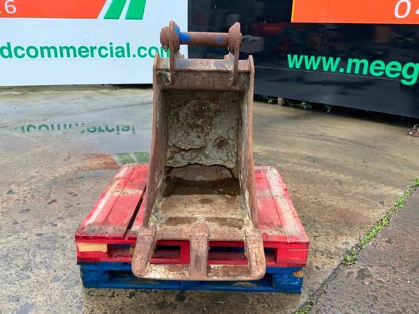 24" GEITH DIGGING BUCKET.......65mm PINS.......202 377239179