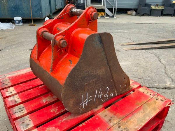 24" CAT DIGGING BUCKET....45mm PINS........142wa. 377239183