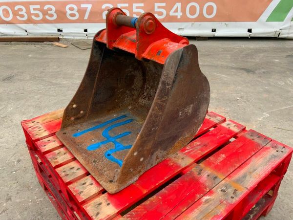 24" CAT DIGGING BUCKET....45mm PINS........142wa. 377239186