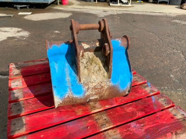 18" MINI DIGGING BUCKET....30mm PINS....30310 377239250