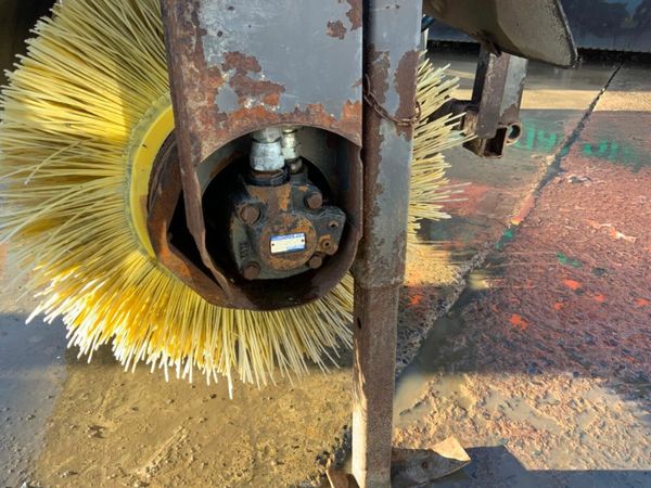 10ft ROAD SWEEPER.... VOLVO LOADING  SHOVEL.. 377239286