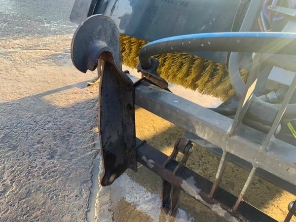 10ft ROAD SWEEPER.... VOLVO LOADING  SHOVEL.. 377239293