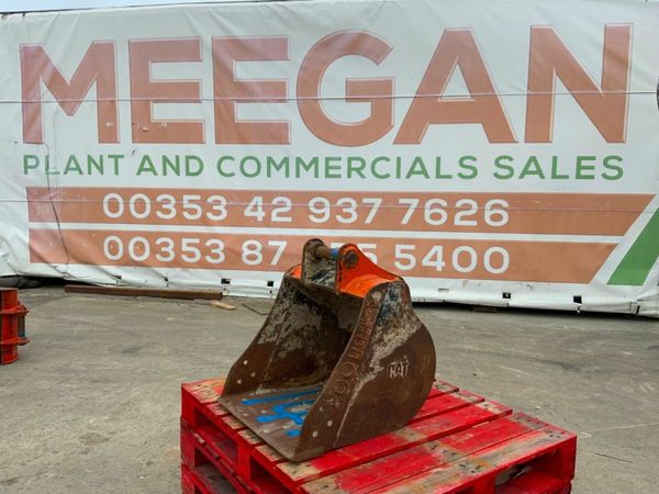 24" CAT DIGGING BUCKET.......45mm PINS........141w 377239211