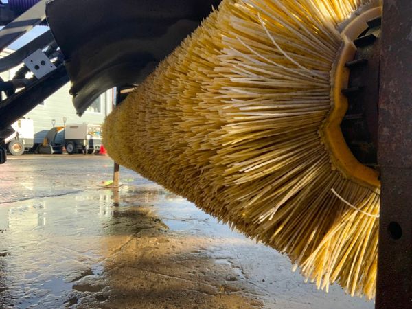 10ft ROAD SWEEPER.... VOLVO LOADING  SHOVEL.. 377239303