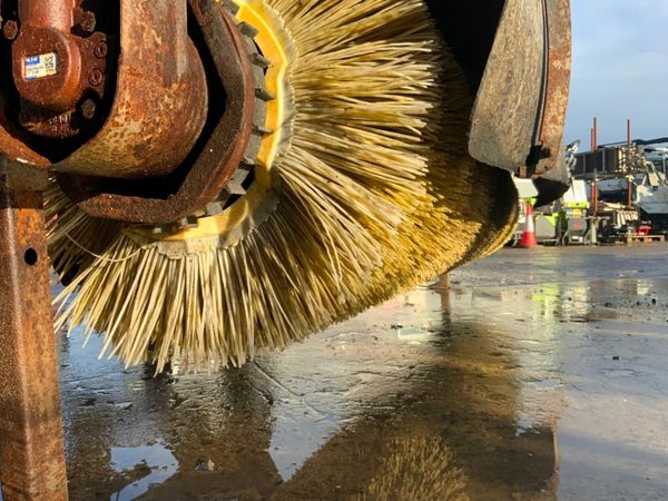 10ft ROAD SWEEPER.... VOLVO LOADING  SHOVEL.. 377239304