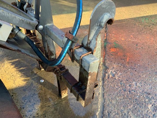 10ft ROAD SWEEPER.... VOLVO LOADING  SHOVEL.. 377239311