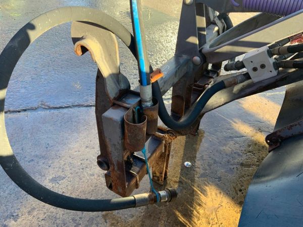 10ft ROAD SWEEPER.... VOLVO LOADING  SHOVEL.. 377239312