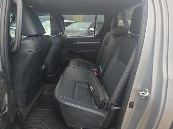 Toyota Hilux 2.8 Invincible 377384703