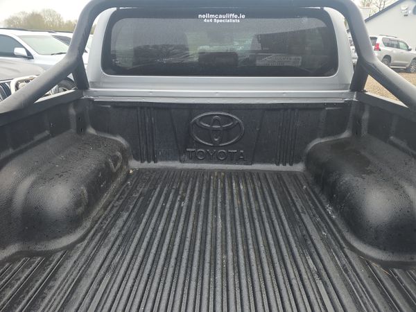 Toyota Hilux 2.8 Invincible 377384709