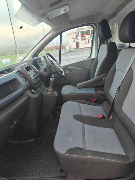 191 Opel Vivaro CVRT 04/26 TAX 05/26 377388981