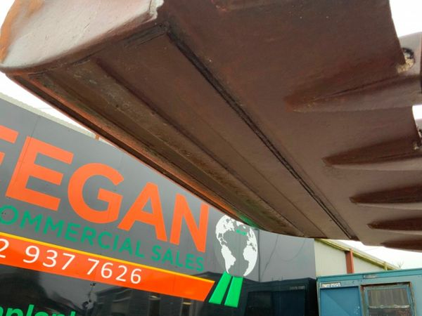 60"  STRICKLAND BUCKET.........80mm PINS.........1 377334776