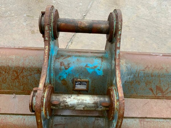 60"  STRICKLAND BUCKET.........80mm PINS.........1 377334783