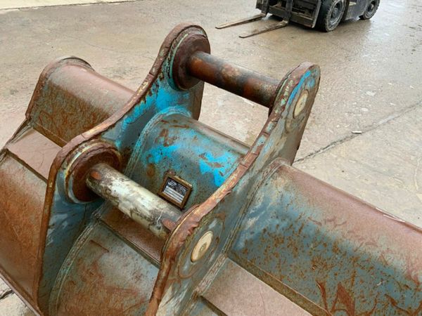 60"  STRICKLAND BUCKET.........80mm PINS.........1 377334784