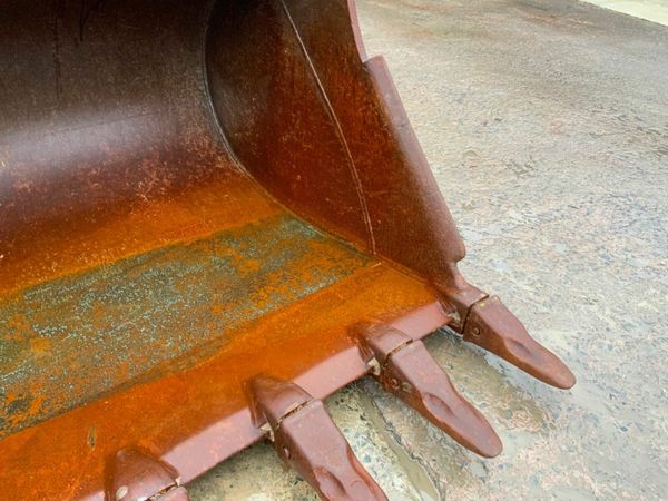 60"  STRICKLAND BUCKET.........80mm PINS.........1 377334789