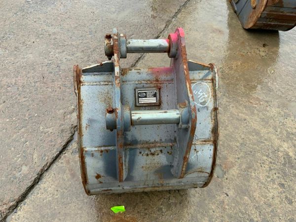 24" STRICKLAND BUCKET......50mm PINS.........287. 377334860