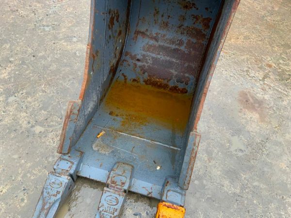 18" STRICKLAND BUCKET...50mm PINS.......284f. 377334815