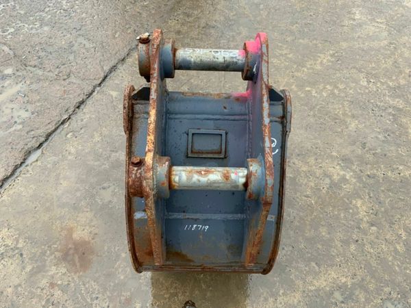 18" STRICKLAND BUCKET...50mm PINS.......284f. 377334818