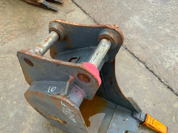 18" STRICKLAND BUCKET...50mm PINS.......284f. 377334821