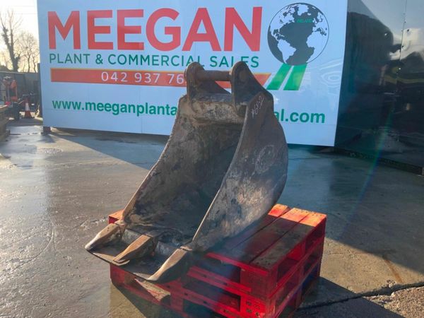 24" GEITH DIGGING BUCKET......65m PINS........621. 377455084