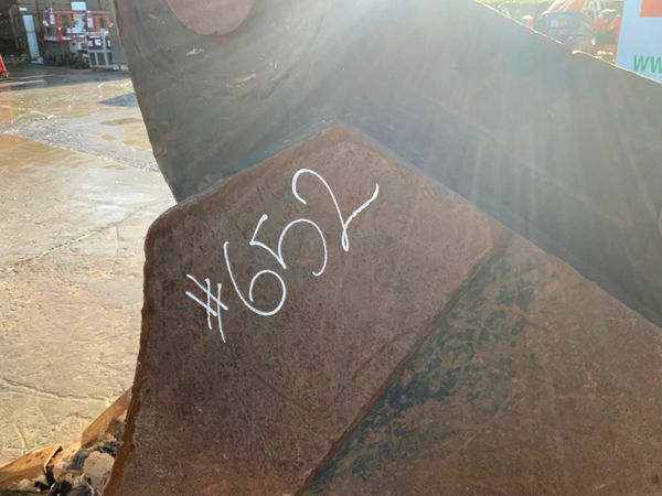 24" GEITH DIGGING BUCKET......65m PINS........621. 377455086