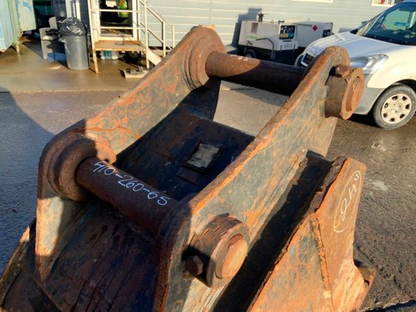 24" GEITH DIGGING BUCKET......65m PINS........621. 377455090