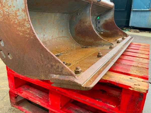 60" STRICKLAND GRADING BUCKET.....50mm........274f 377455234