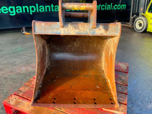 30"  STRICKLAND BUCKET.........50mm PINS........64 377543126