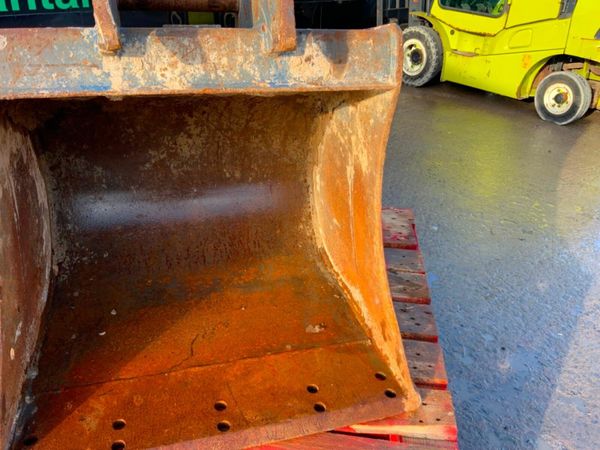 30"  STRICKLAND BUCKET.........50mm PINS........64 377543128